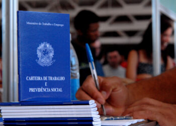 Salário mínimo de 2026: valor de R$ 1.621 e impactos no orçamento